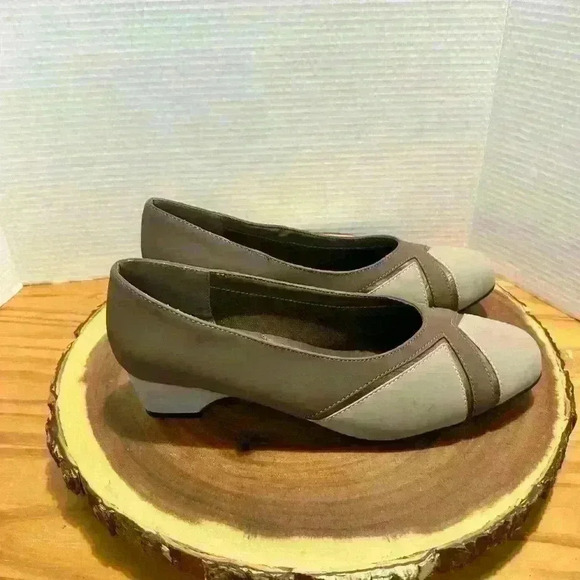 Beacon Comfort Well Two Toned Brown Tan Slip On Pumps Low Wedge Heel Size 11 W - Picture 4 of 9